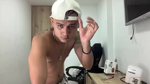 Snapshot of bob_pettersonn chatting on 09/20/25, 03:07 Bob INDEPENDENT MODEL online show from 09/20/25, 03:07