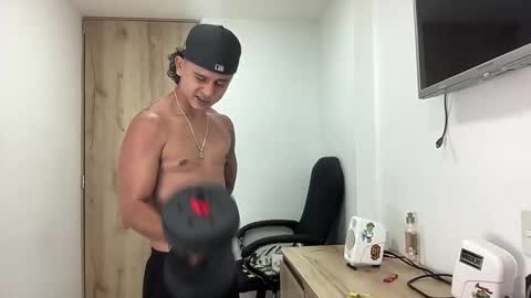 Snapshot of bob_pettersonn chatting on 09/23/25, 02:03 Bob INDEPENDENT MODEL online show from 09/23/25, 02:03