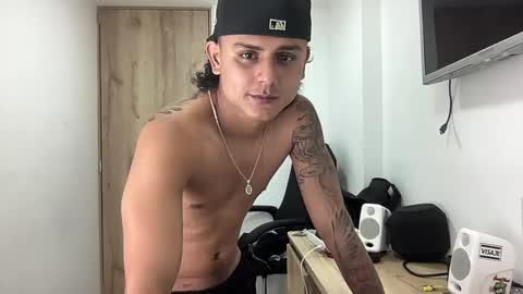 Snapshot of bob_pettersonn chatting on 09/26/25, 04:38 Bob INDEPENDENT MODEL online show from 09/26/25, 04:38