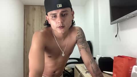 Snapshot of bob_pettersonn chatting on 09/28/25, 06:30 Bob INDEPENDENT MODEL online show from 09/28/25, 06:30