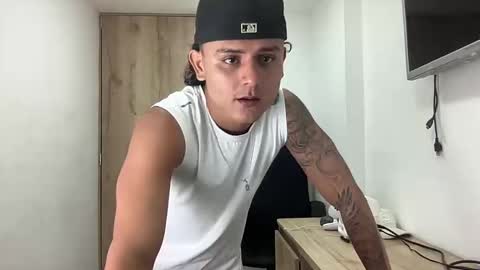 Snapshot of bob_pettersonn chatting on 09/30/25, 04:50 Bob INDEPENDENT MODEL online show from 09/30/25, 04:50