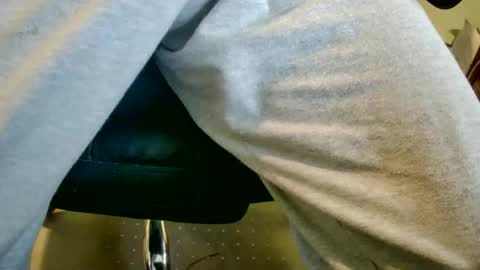 Snapshot of bobbie420_ chatting on 04/15/26, 01:23 bobbie420_ online show from 04/15/26, 01:23