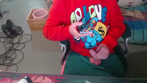 Snapshot of bobby12395 chatting on 10/11/25, 06:50 Big dick energy online show from 10/11/25, 06:50