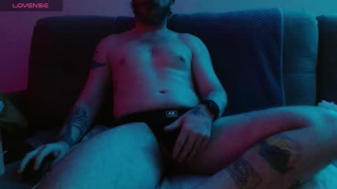 Snapshot of bobbyenglish69 chatting on 09/30/25, 06:18 Bobby English online show from 09/30/25, 06:18