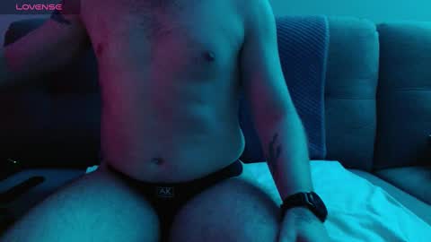 Snapshot of bobbyenglish69 chatting on 10/06/25, 06:33 Bobby English online show from 10/06/25, 06:33