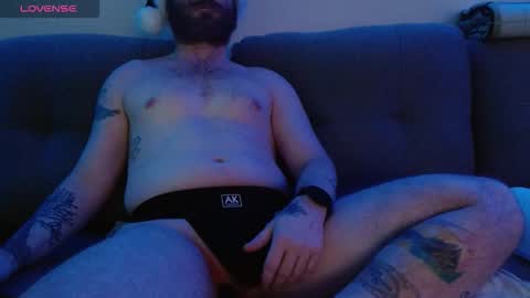 Snapshot of bobbyenglish69 chatting on 12/20/25, 09:38 Bobby English online show from 12/20/25, 09:38