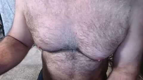 Snapshot of bobbyhill27b chatting on 04/17/26, 01:36 BobbyHill27b online show from 04/17/26, 01:36