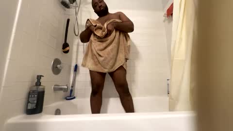 Snapshot of bobbyjones88034 chatting on 12/12/24, 09:15 Luv bug online show from 12/12/24, 09:15