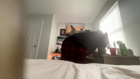 Snapshot of bobbyjones88034 chatting on 10/18/25, 07:03 Luv bug online show from 10/18/25, 07:03