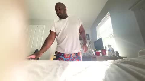 Snapshot of bobbyjones88034 chatting on 11/06/25, 05:03 Luv bug online show from 11/06/25, 05:03