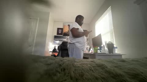 Snapshot of bobbyjones88034 chatting on 03/28/26, 09:47 Luv bug online show from 03/28/26, 09:47