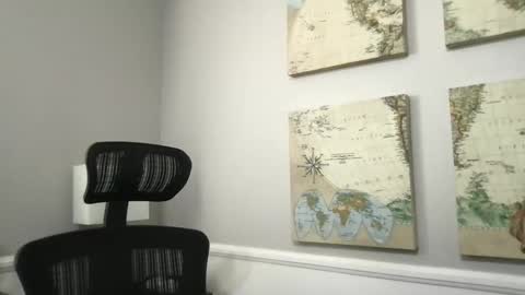 bobbylightfoot3 online show from 12/20/24, 10:43