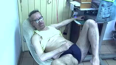 Snapshot of bobsne chatting on 03/14/26, 04:12 bobsne online show from 03/14/26, 04:12