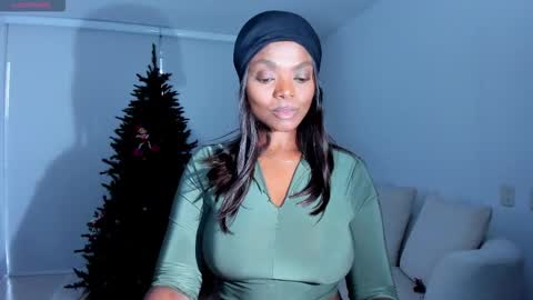 Snapshot of body_desire chatting on 11/15/25, 10:37 danna online show from 11/15/25, 10:37