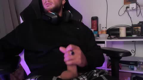 Snapshot of bodyking69 chatting on 01/18/25, 06:32 bodyking69 online show from 01/18/25, 06:32