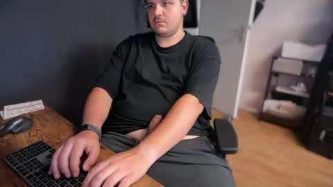 Snapshot of bokusa_ger_dev chatting on 07/20/26, 10:39 Your Slave online show from 07/20/26, 10:39
