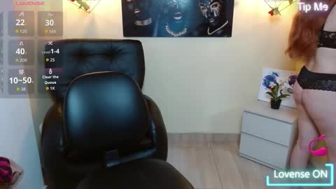 Paris online show from 11/30/25, 03:54