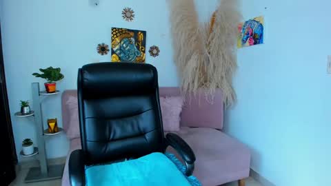 Snapshot of bombaneraa chatting on 02/12/25, 04:55  Salma Independent Model online show from 02/12/25, 04:55