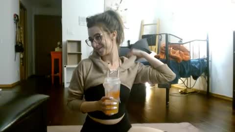 Snapshot of bombshellbaeby chatting on 09/14/25, 09:52 BombshellBaeby online show from 09/14/25, 09:52