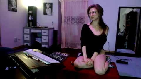 Snapshot of bombshellbaeby chatting on 07/05/26, 12:34 BombshellBaeby online show from 07/05/26, 12:34