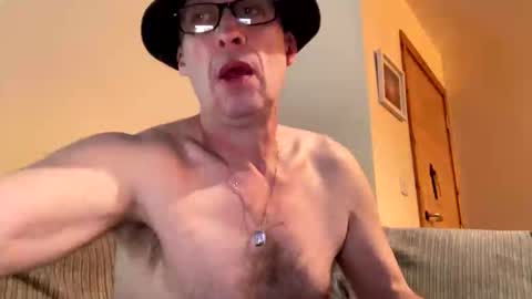 Snapshot of bon45433 chatting on 12/22/25, 01:46 bon45433 online show from 12/22/25, 01:46