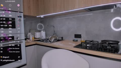 Olly online show from 12/08/24, 04:28