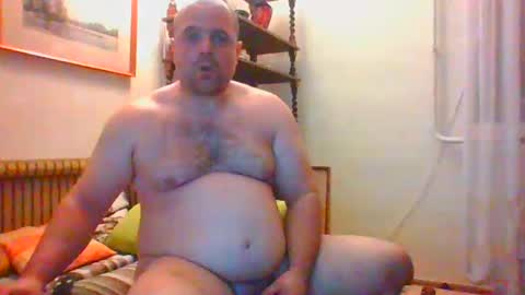 Snapshot of bondsuckslut chatting on 12/08/24, 02:49 borntosuck online show from 12/08/24, 02:49