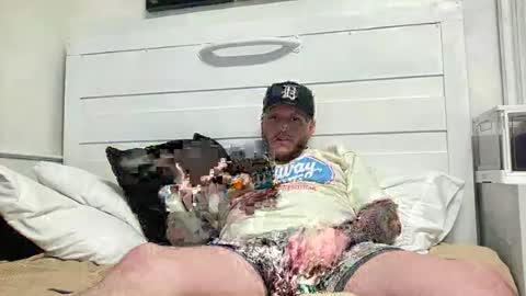 Snapshot of boner4you1994 chatting on 06/21/26, 05:32 boner4you1994 online show from 06/21/26, 05:32