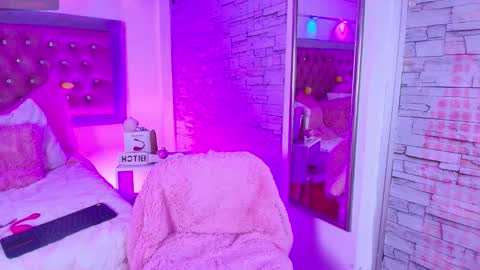 Snapshot of bonn_glow chatting on 02/27/26, 04:12 i AM Bonnie online show from 02/27/26, 04:12