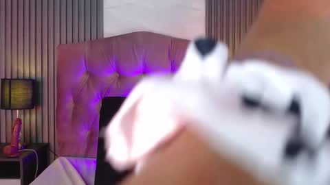 bonnali_lune online show from 10/21/25, 11:05