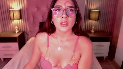 bonnali_lune online show from 10/23/25, 10:52