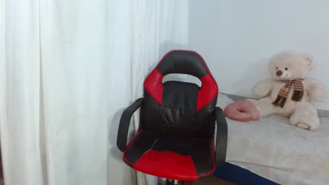 Snapshot of bonni_blonde chatting on 12/19/24, 10:32 Bonnie online show from 12/19/24, 10:32