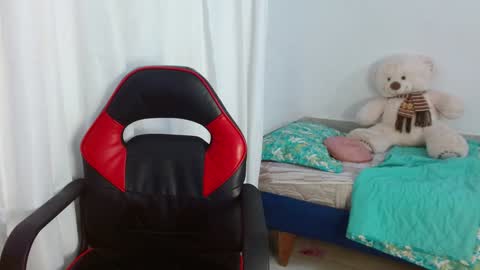 Snapshot of bonni_blonde chatting on 02/06/25, 03:27 Bonnie online show from 02/06/25, 03:27