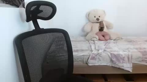 Snapshot of bonni_blonde chatting on 02/11/25, 03:40 Bonnie online show from 02/11/25, 03:40