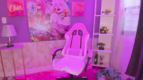 Snapshot of bonnie_benet chatting on 12/10/24, 11:54 Bonnie online show from 12/10/24, 11:54