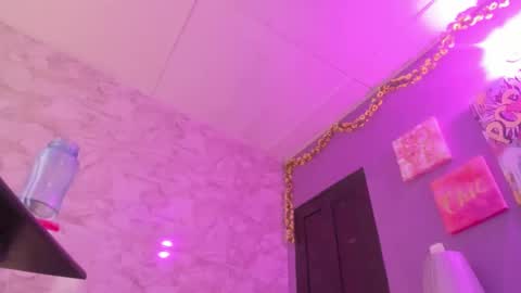 Snapshot of bonnie_benet chatting on 12/11/24, 02:44 Bonnie online show from 12/11/24, 02:44