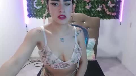 Snapshot of bonnie_blue_18 chatting on 11/24/25, 02:17 Bonnie online show from 11/24/25, 02:17