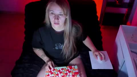 Bonnie Help me reach 500 likes online show from 11/16/25, 10:15