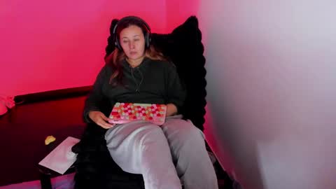 Bonnie Help me reach 500 likes online show from 01/16/26, 02:48