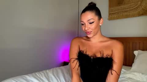 Snapshot of bonnieandclyde540767 chatting on 12/23/25, 02:31 bonnieandclyde540767 online show from 12/23/25, 02:31