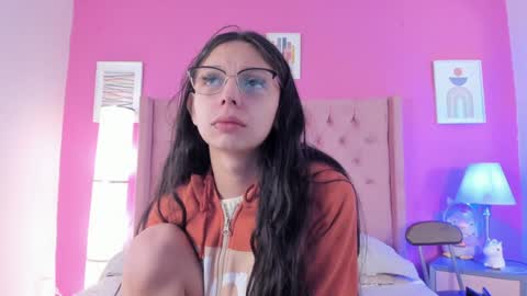 Snapshot of bonniepark_ chatting on 12/20/24, 01:43 Bonnie online show from 12/20/24, 01:43