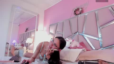 Snapshot of bonniepark_ chatting on 12/28/24, 06:29 Bonnie online show from 12/28/24, 06:29