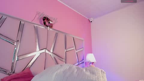 Snapshot of bonniepark_ chatting on 12/28/24, 09:30 Bonnie online show from 12/28/24, 09:30