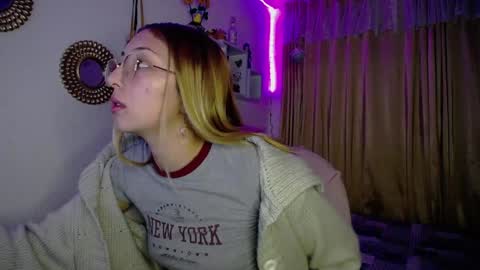 Soffy Brooks Independent model online show from 12/10/24, 07:58