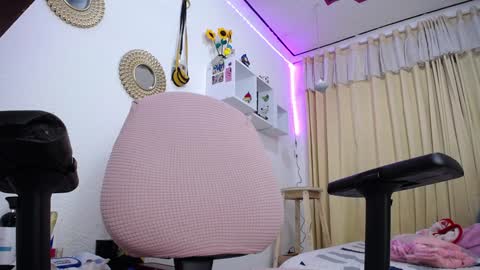 Soffy Brooks Independent model online show from 02/01/25, 11:43