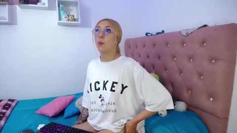 Soffy Brooks Independent model online show from 10/28/25, 05:11