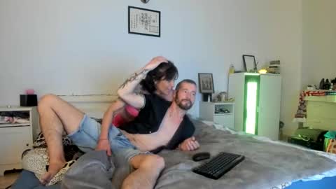 Snapshot of bonnyeandclydee chatting on 04/18/26, 06:06 BonnyeClydee online show from 04/18/26, 06:06