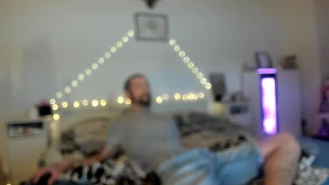 Snapshot of bonnyeandclydee chatting on 04/19/26, 11:51 BonnyeClydee online show from 04/19/26, 11:51