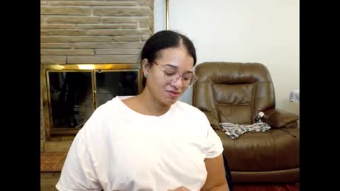 Queen Bon Vivantt online show from 11/13/25, 02:49