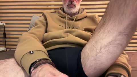 Snapshot of bonzo21 chatting on 12/14/24, 07:57 bonzo21 online show from 12/14/24, 07:57